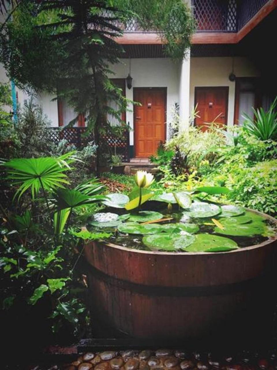 Three Seasons Inn & Spa Nyaungshwe Exteriör bild