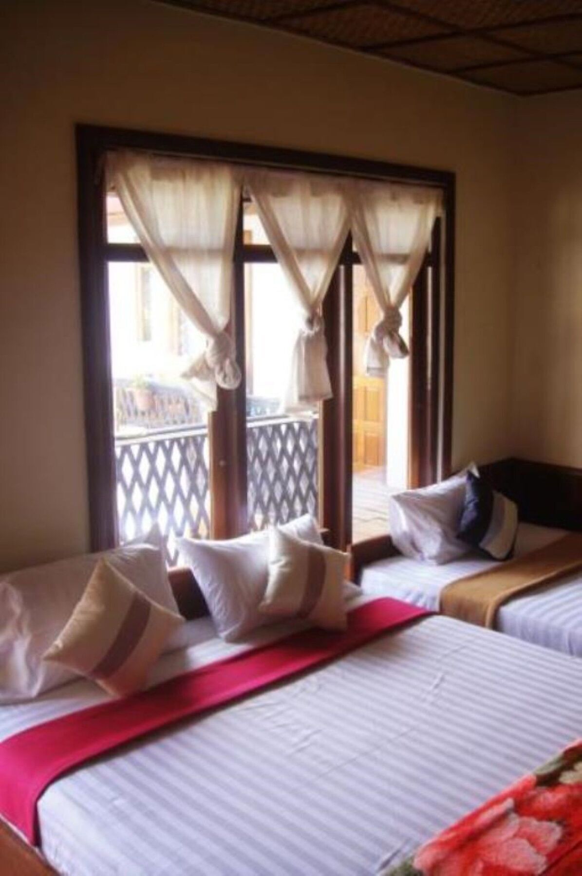 Three Seasons Inn & Spa Nyaungshwe Exteriör bild