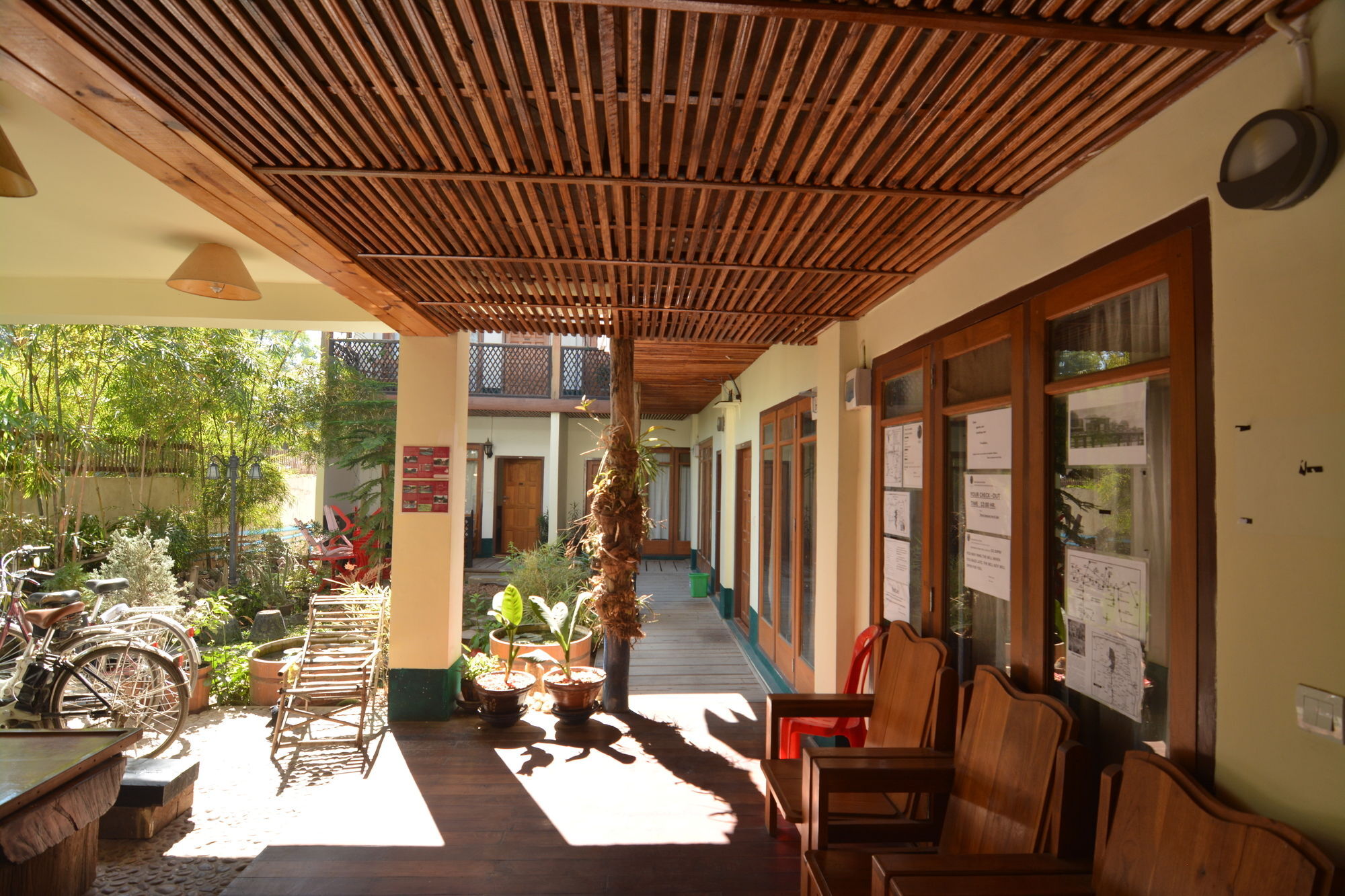 Three Seasons Inn & Spa Nyaungshwe Exteriör bild