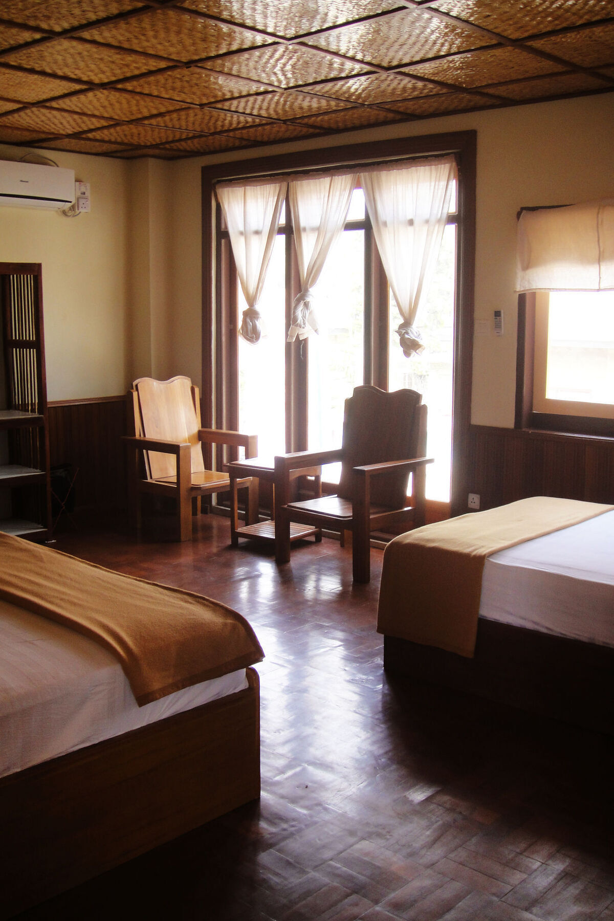 Three Seasons Inn & Spa Nyaungshwe Exteriör bild